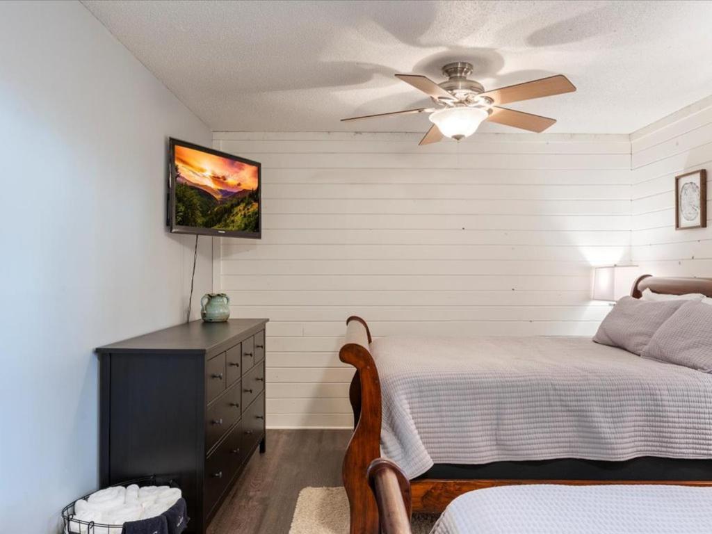 Вілла Pinewood Escape Breezy Point Екстер'єр фото